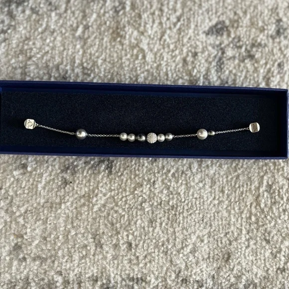 Swarovski Silver Bracelet new in box - Picture 2 of 6